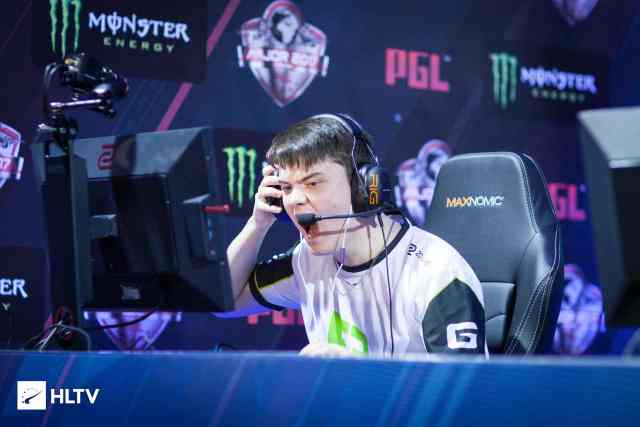 在高压中持 在高压中持